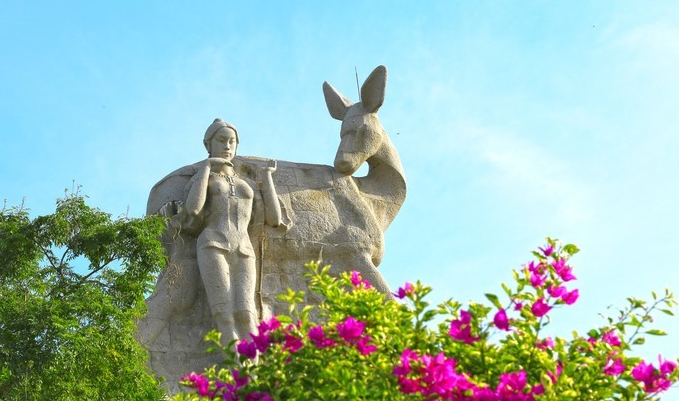 鹿回头风景区1.png